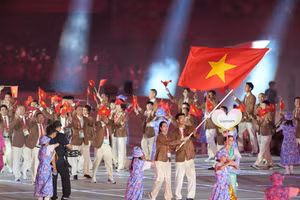 La délégation vietnamienne lors de la cérémonie d'ouverture des Jeux asiatiques, le 19 septembre 2026 au Japon. Photo : VNA