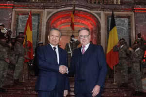 Le SG du PCV et président de la République, To Lam (à gauche), et le Premier ministre belge Bart De Wever, le 23 octobre à Bruxelles. Photo : VNA.