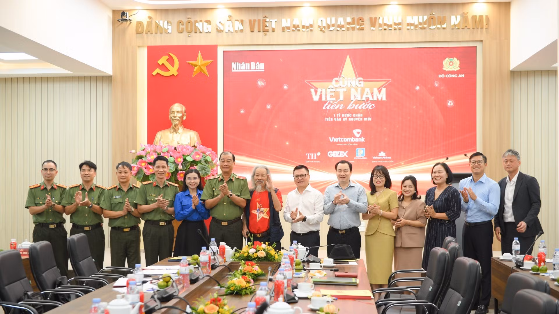 80e Fête nationale : Campagne « Marche en avant avec le Vietnam »