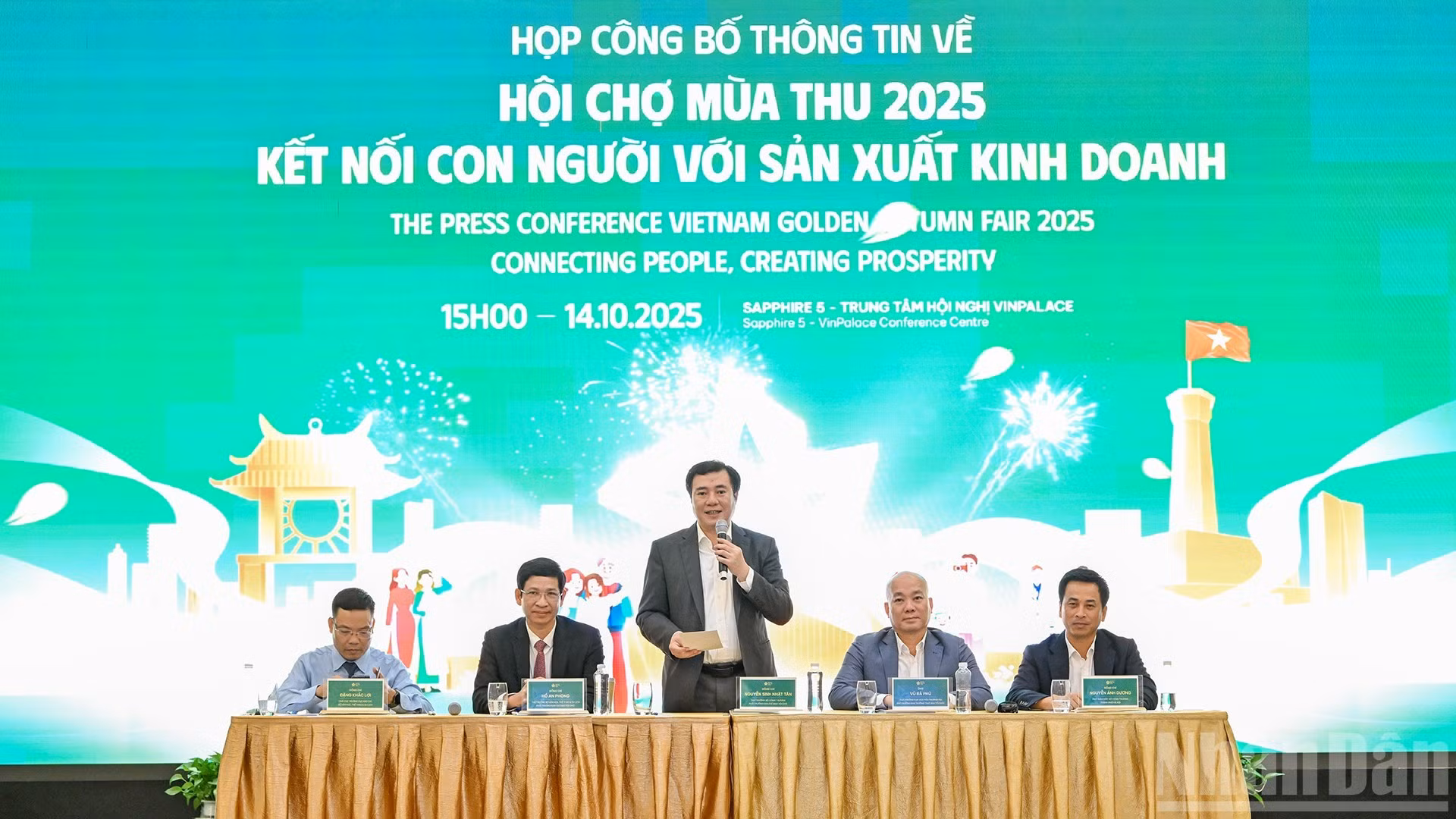 La conférence de presse a été coprésidée par le vice-ministre de l’Industrie et du Commerce Nguyen Sinh Nhat Tan, le vice-ministre de la Culture, des Sports et du Tourisme Ho An Phong, et les dirigeants des services relevant des deux ministères ainsi que du Comité populaire de Hanoï. Photo : NDEL