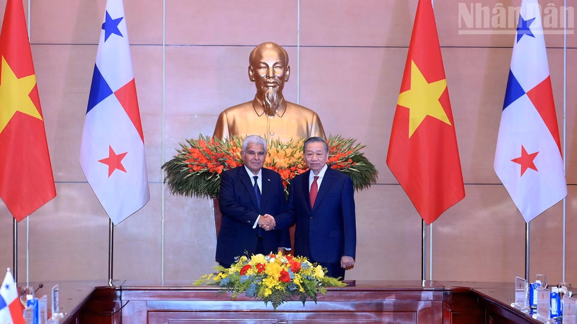 Le secrétaire général du Comité central du Parti communiste du Vietnam (PCV) et président de la République, To Lam, et le président de la République du Panama, José Raúl Mulino, lors de leur entretien. Photo : NDEL.