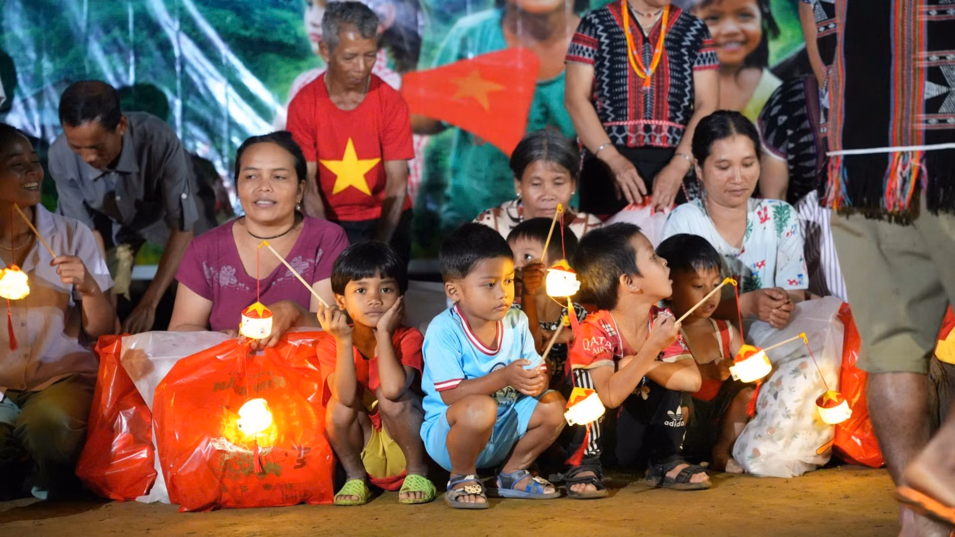 La Fête de la Mi-Automne inoubliable pour les enfants du village d’Aur. Photo : NDEL