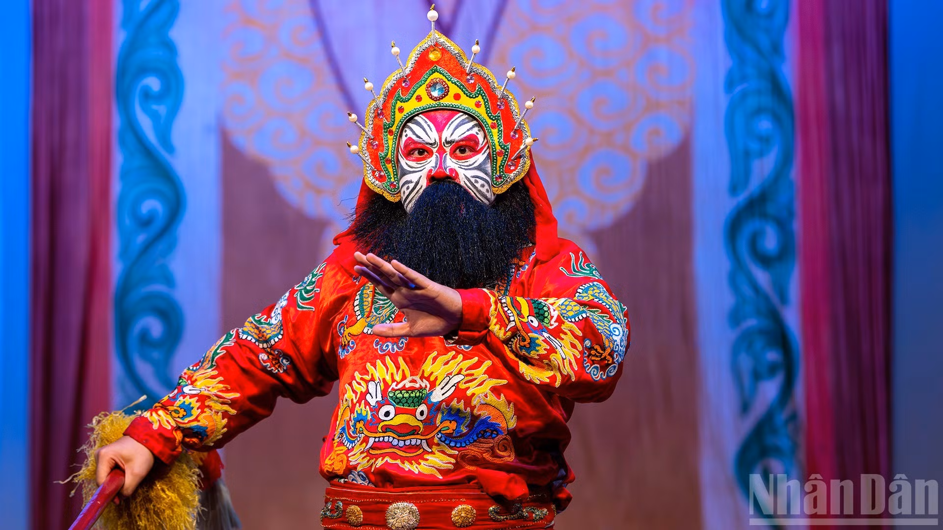 Né sur une terre de tradition d’arts martiaux, l’art du tuồng à Binh Dinh possède des caractéristiques uniques, distinctes du tuồng de la cour de Hue, du tuồng du Nord ou du hát bội de Hô Chi Minh-Ville. Photo : NDEL