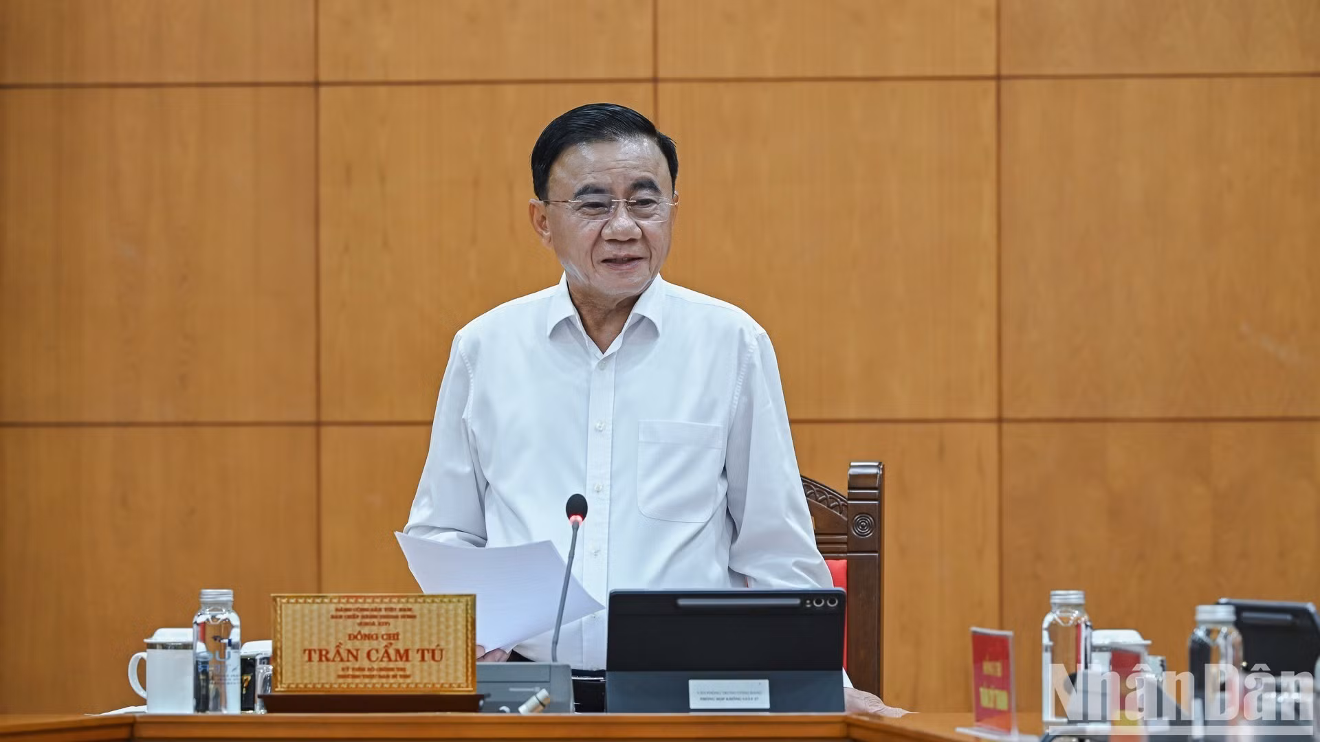 Le permanent du Secrétariat du Comité central du Parti, Tran Cam Tu, prend la parole. Photo : NDEL
