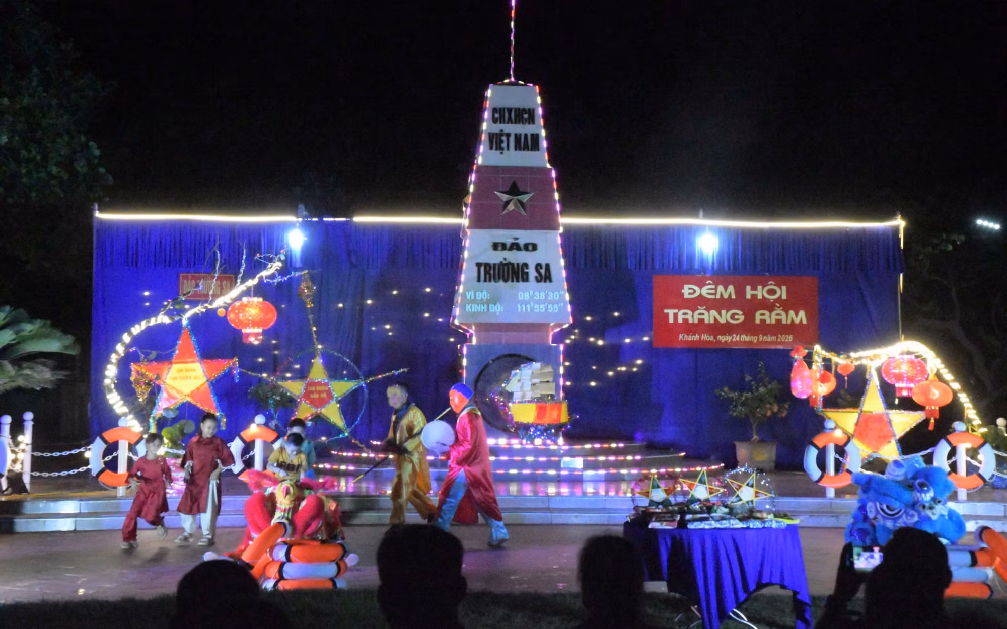 Scènes de la célébration de la fête de la Mi-automne pour les enfants de la zone spéciale de Truong Sa. Photo : vtv.vn