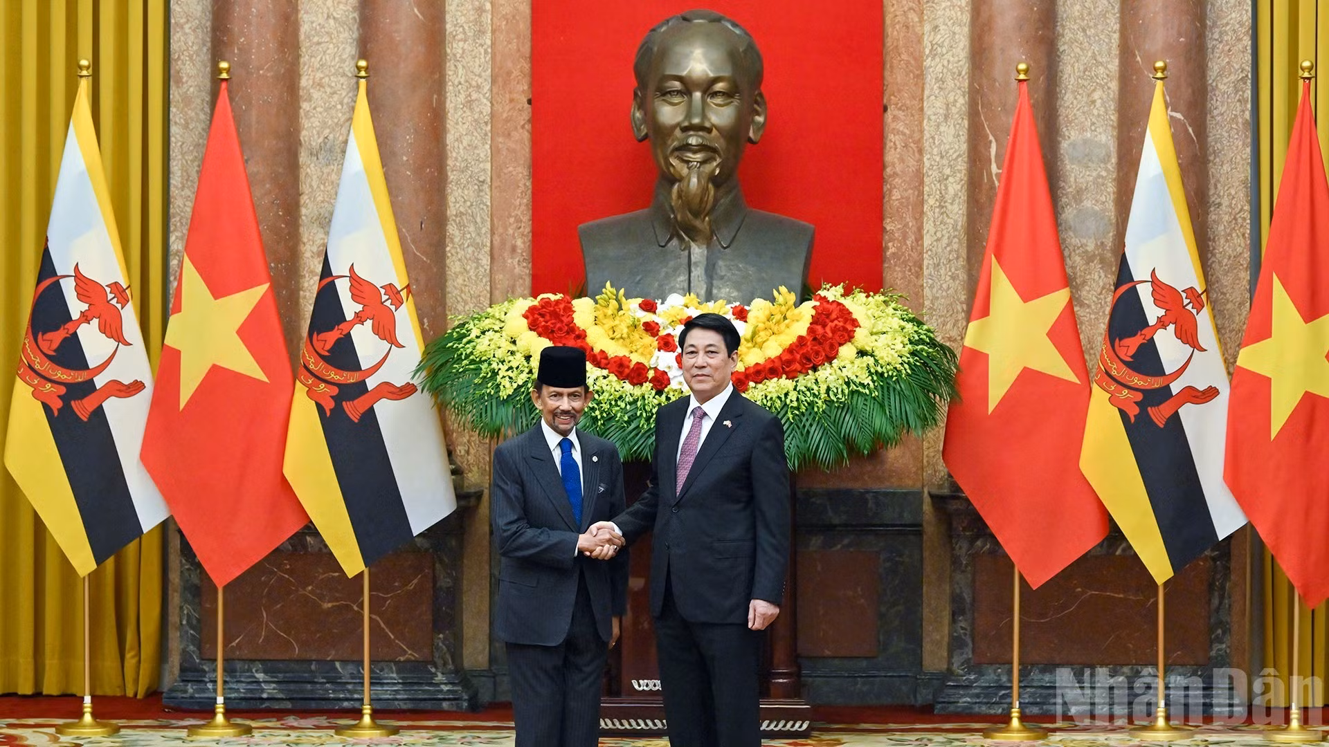 Le président Luong Cuong et le sultan de Brunei Darussalam, Haji Hassanal Bolkiah. Photo : NDEL