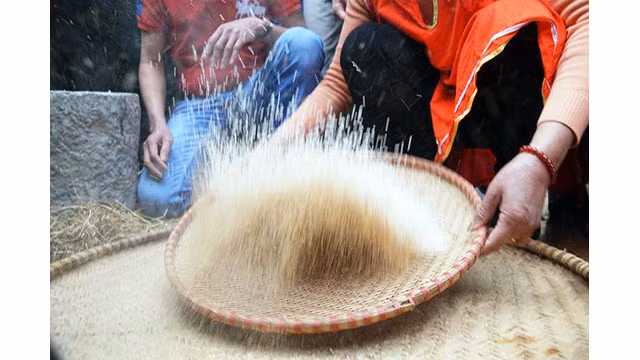 La fête de la cuisson du riz au village Thi Câm ảnh 7
