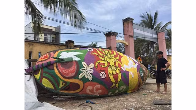  Des artistes se mobilisent pour apporter de nouveaux «vêtements» au village de Tam Thanh ảnh 3
