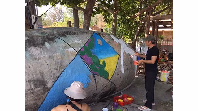  Des artistes se mobilisent pour apporter de nouveaux «vêtements» au village de Tam Thanh ảnh 2