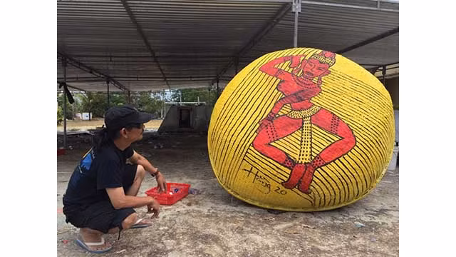  Des artistes se mobilisent pour apporter de nouveaux «vêtements» au village de Tam Thanh ảnh 5