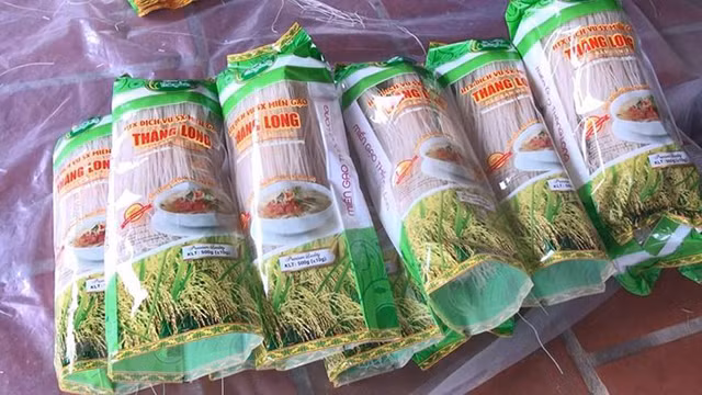 Production du vermicelle de riz Thang Long pour le Têt traditionnel ảnh 8