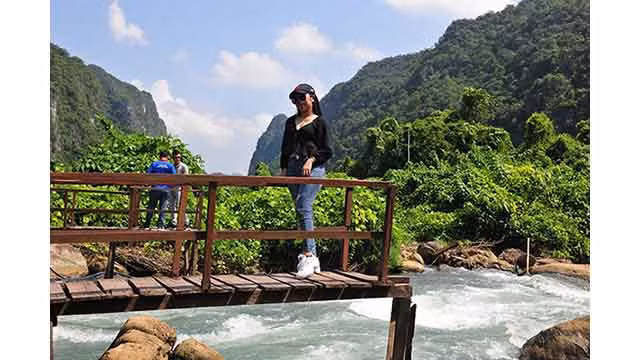 Découverte de la beauté sauvage du ruisseau Nuoc Mooc ảnh 4