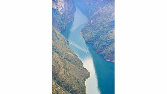 La rivière Nho Quê brille à la saison des fleurs de Bombax ảnh 2 La rivière Nho Quê brille à la saison des fleurs de Bombax ảnh 2