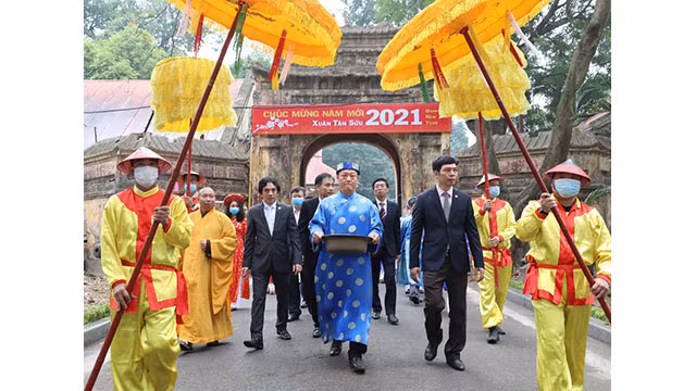 Relâchement des carpes et l’érection du « cây nêu » à la Citadelle royale de Thang Long ảnh 7