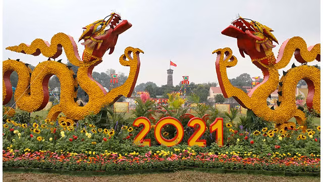 Relâchement des carpes et l’érection du « cây nêu » à la Citadelle royale de Thang Long ảnh 3