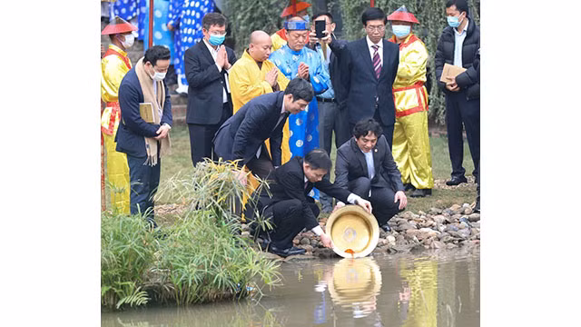 Relâchement des carpes et l’érection du « cây nêu » à la Citadelle royale de Thang Long ảnh 10