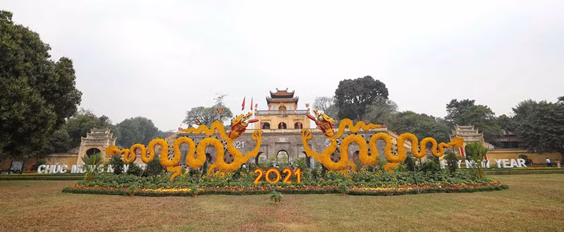 Relâchement des carpes et l’érection du « cây nêu » à la Citadelle royale de Thang Long ảnh 2