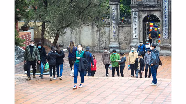  Des milliers de touristes ont visité la pagode Huong ảnh 5
