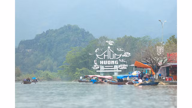  Des milliers de touristes ont visité la pagode Huong ảnh 4