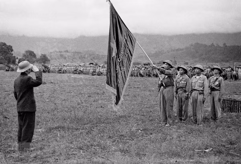 Des images mémorables du Président Hô Chi Minh et du général Vo Nguyên Giap dans la campagne Diên Biên Phu ảnh 11