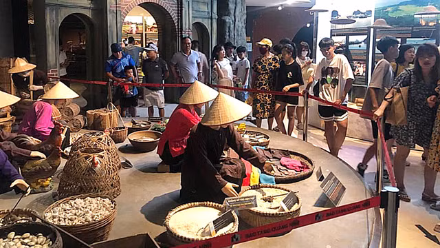 Le musée de Quang Ninh : une « perle noire » au bord de la plage de Ha Long ảnh 10