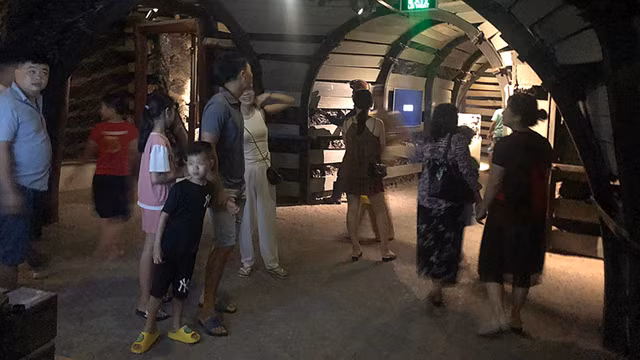 Le musée de Quang Ninh : une « perle noire » au bord de la plage de Ha Long ảnh 9