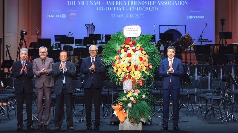 Célébration du 80e anniversaire de la fondation de l’Association d’amitié Vietnam–États-Unis à Hanoï. Photo : NDEL.