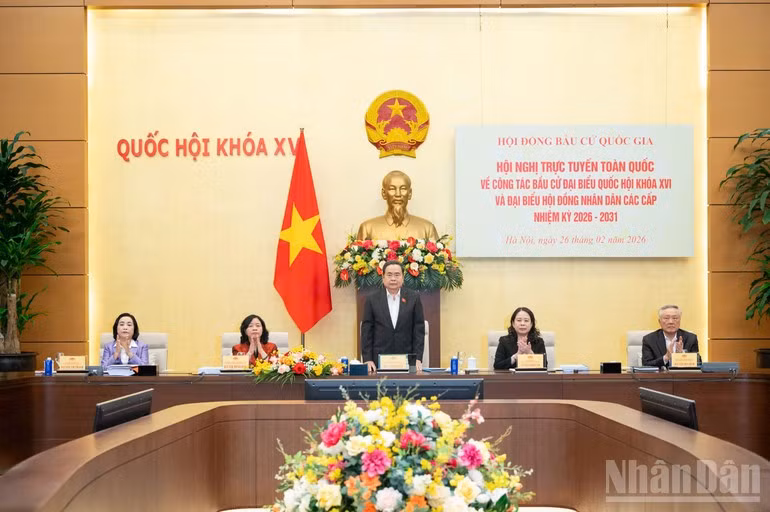 Tran Thanh Man, président de l’Assemblée nationale et du Conseil électoral national, préside cette conférence. Photo : NDEL.