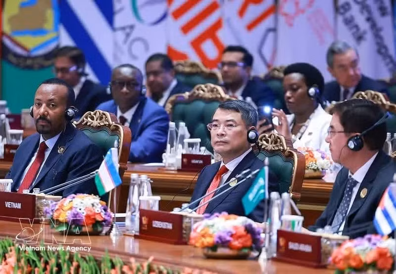 Le Premier ministre vietnamien Le Minh Hung et une délégation de haut rang du Vietnam se sont rendus les 12 et 13 septembre, à New Delhi, en Inde, pour participer au 18ᵉ Sommet des BRICS et mener des activités bilatérales. Photo : VNA.