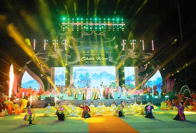 Spectacle artistique marquant l’ouverture de la fête d’automne de la pagode Keo 2026. Photo : hungyen.gov.vn.