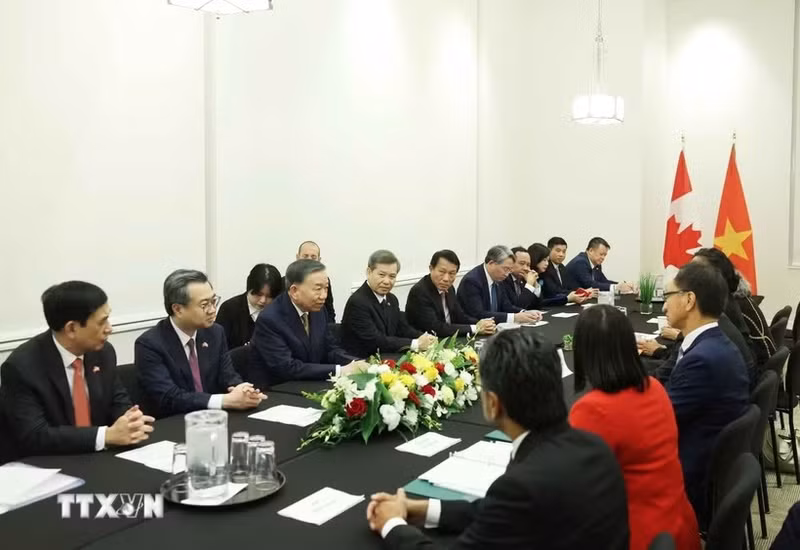Le secrétaire général du Parti communiste du Vietnam et président de la République, To Lam, rencontre des représentants du Groupe d'amitié parlementaire Canada-Vietnam, le 24 septembre (heure locale). Photo: VNA.
