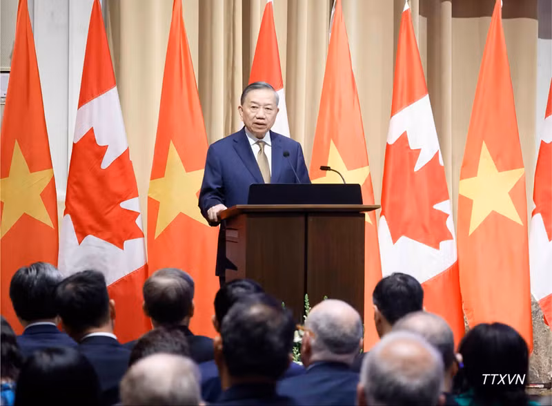 Le secrétaire général du Parti communiste du Vietnam et président de la République To Lam prononce un discours de politique générale intitulé "Le partenariat stratégique Vietnam-Canada dans un monde en pleine mutation". Photo : VNA.