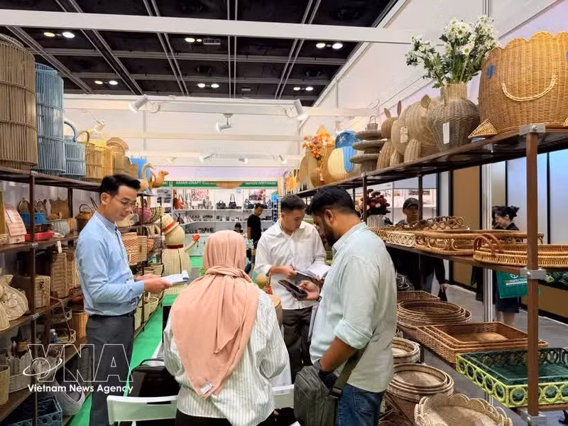 De nombreux visiteurs au pavillon vietnamien à MEGA SHOW 2026 à Hong Kong (Chine). Photo : VNA.