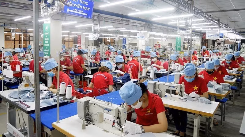 Dans une usine de confection de la société Maxport. Photo : NDEL.