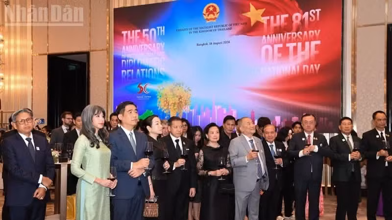 L’ambassade du Vietnam en Thaïlande organise une réception pour célébrer le 81e anniversaire de la Révolution d’Août et de la Fête nationale du 2 septembre, ainsi que le 50e anniversaire de l’établissement des relations diplomatiques entre les deux pays. Photo : Nhân Dân.