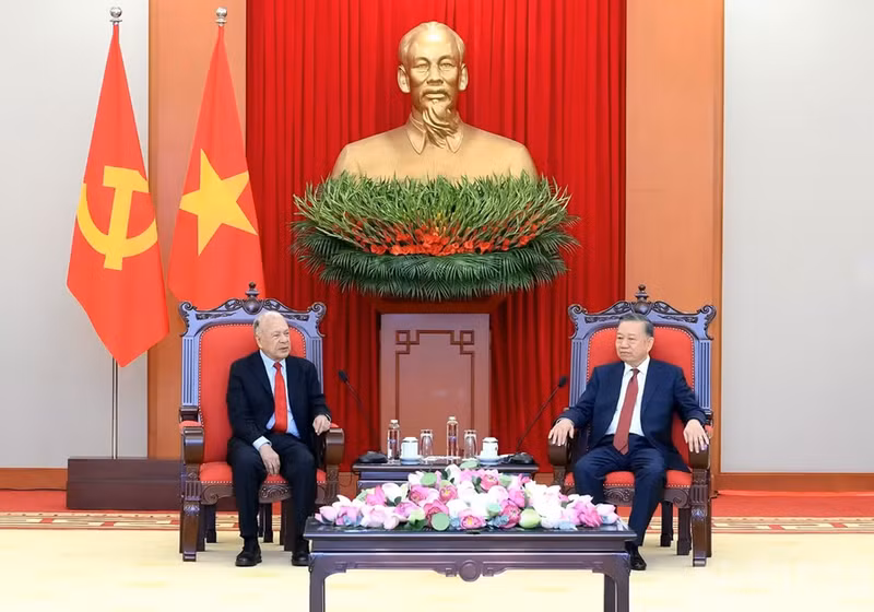 Le secrétaire général du Parti communiste du Vietnam et président de la République, To Lam (droite) et le secrétaire général du Parti du Travail et sénateur, Alberto Anaya Gutierrez . Photo : Nhân Dân.