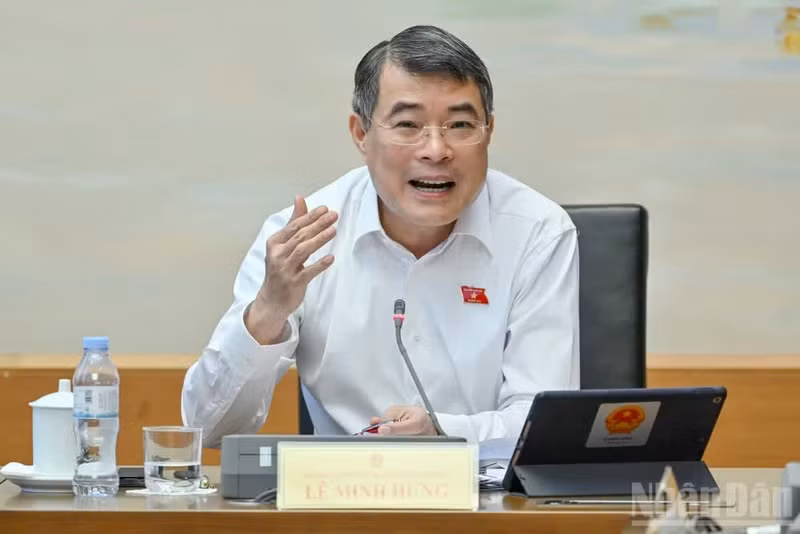 Le Premier ministre Le Minh Hung prend la parole. Photo : Nhân Dân.