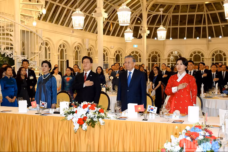 Banquet en l’honneur du président sud-coréen, Lee Jae Myung, à Hanoï. Photo : Nhân Dân.