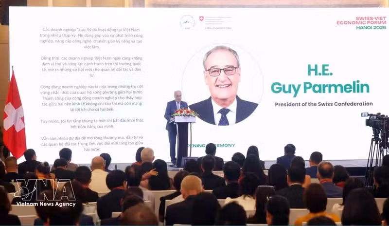 Le président de la Confédération suisse Guy Parmelin prononce un discours. Photo : VNA.