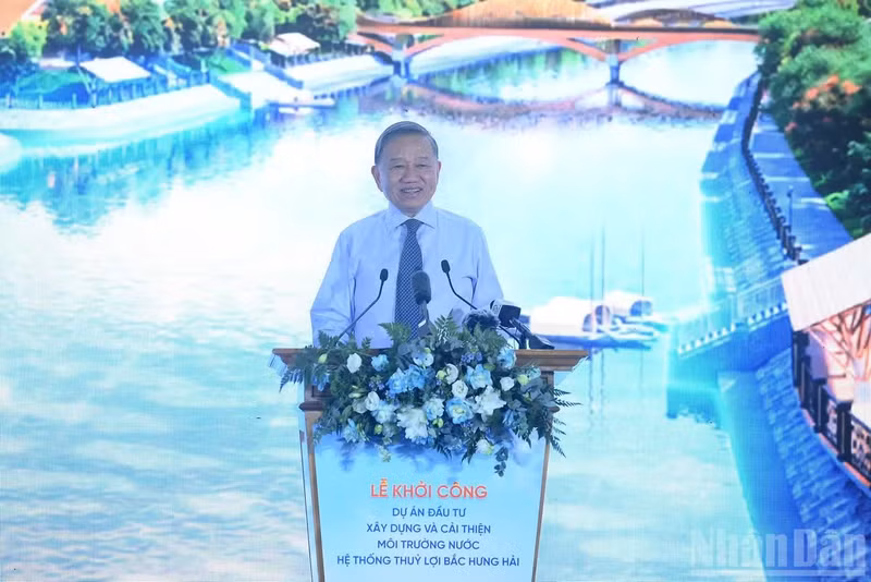 Le secrétaire général du Parti communiste du Vietnam et président de la République, To Lam, a appelé à faire de Bac Hung Hai un espace vert et moderne. Photo : Nhân Dân.