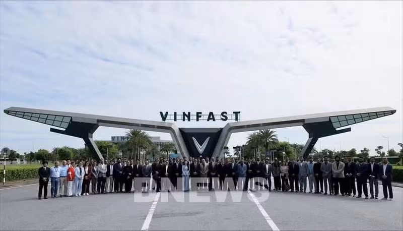 La délégation indienne visite le complexe de fabrication de VinFast à Hai Phong. Photo : VNA.
