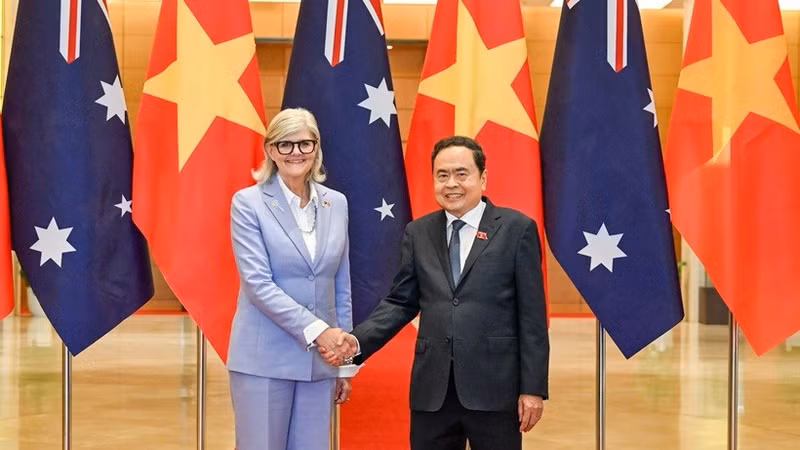 Le président de l’Assemblée nationale, Tran Thanh Man et la gouverneure générale d’Australie, Sam Mostyn. Photo : NDEL.