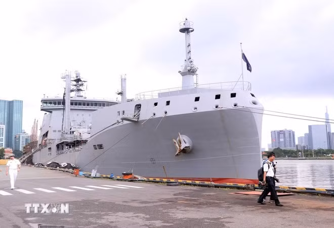 hai-tau-hai-quan-new-zezland-tham-huu-nghi-viet-nam.jpg
