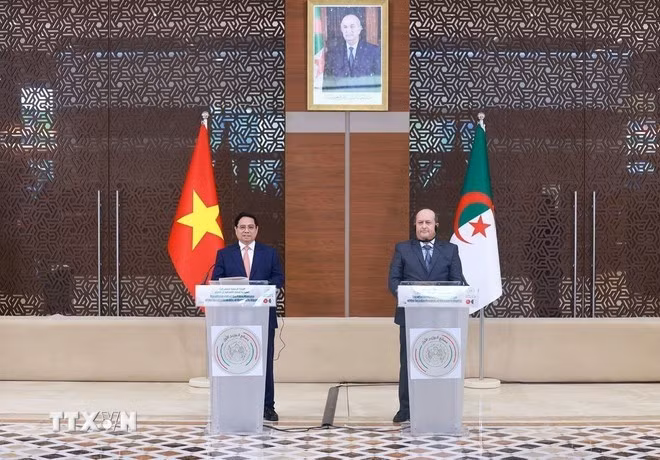 thu-tuong-pham-minh-chinh-va-thu-tuong-algeria-sifi-ghrieb-hop-bao-chung-24.jpg