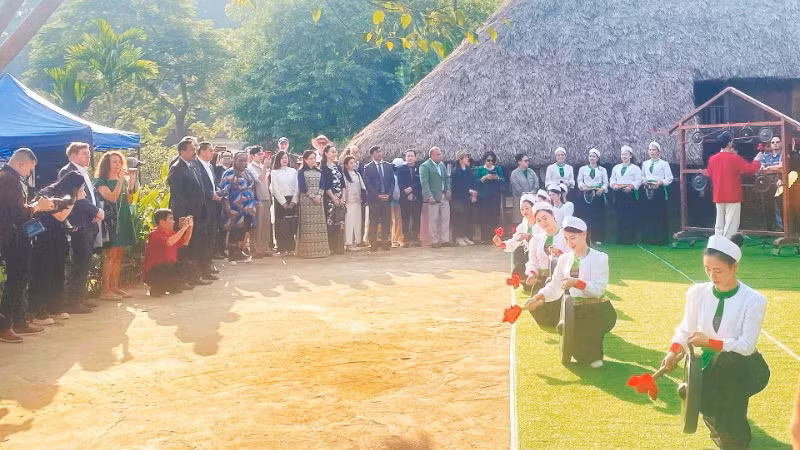 Présenter les beautés culturelles des minorités ethniques aux touristes. Photo : NDEL.