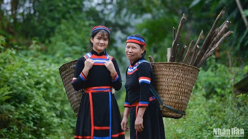 Femmes Thuy dans la province de Tuyen Quang. Photo : Nhân Dân.