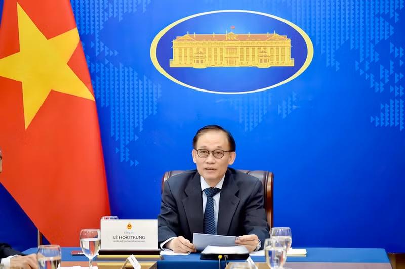 Le secrétaire du Comité central du Parti et ministre vietnamien par intérim des Affaires étrangères, Le Hoai Trung. Photo : VNA.