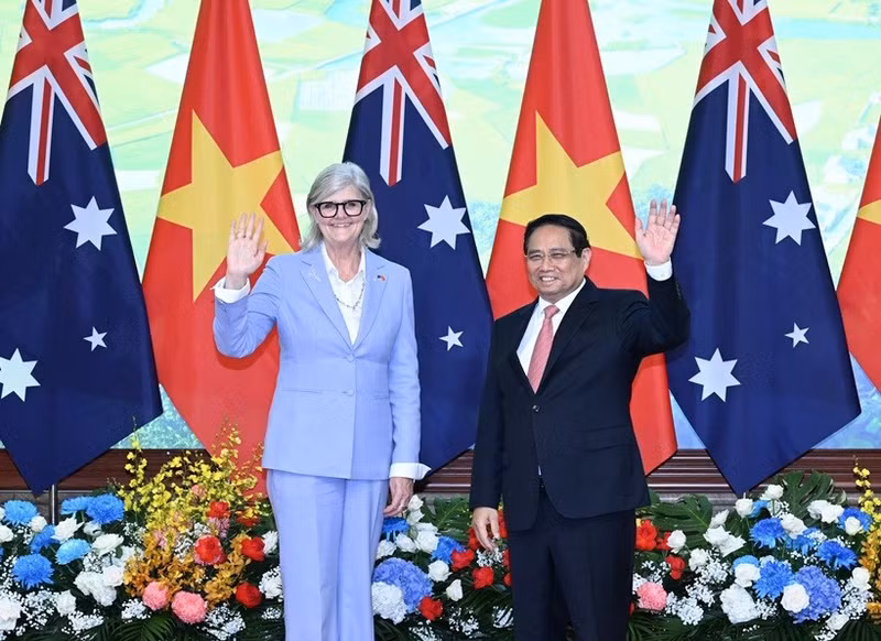 Le Premier ministre Pham Minh Chinh et la gouverneure générale d’Australie, Sam Mostyn. Photo : NDEL.
