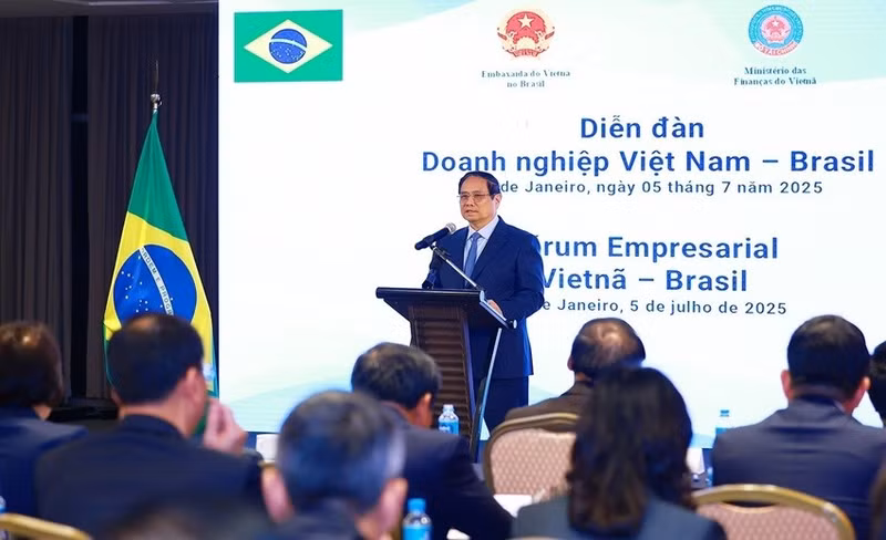 Le Premier ministre Pham Minh Chinh prend la parole lors du Forum d’entreprises Vietnam – Brésil. Photo : VNA.