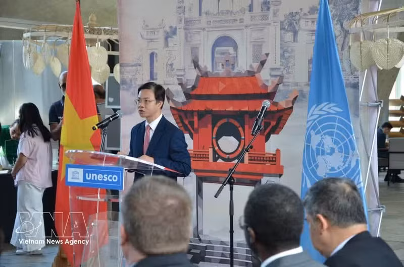 Le vice-ministre des Affaires étrangères Ngo Le Van, président de la Commission nationale vietnamienne pour l'UNESCO s'exprime à l'événement. Photo : VNA.